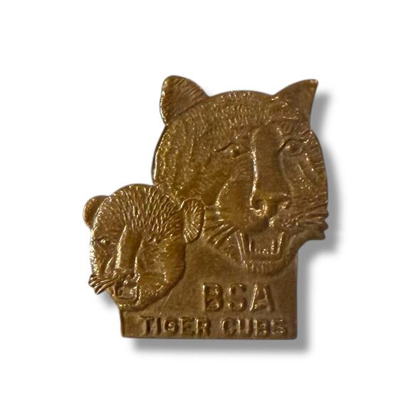Vintage Boy Scouts of America Tiger Cubs Lapel Pin Bronze Tone 3D Collectible - Picture 1 of 4